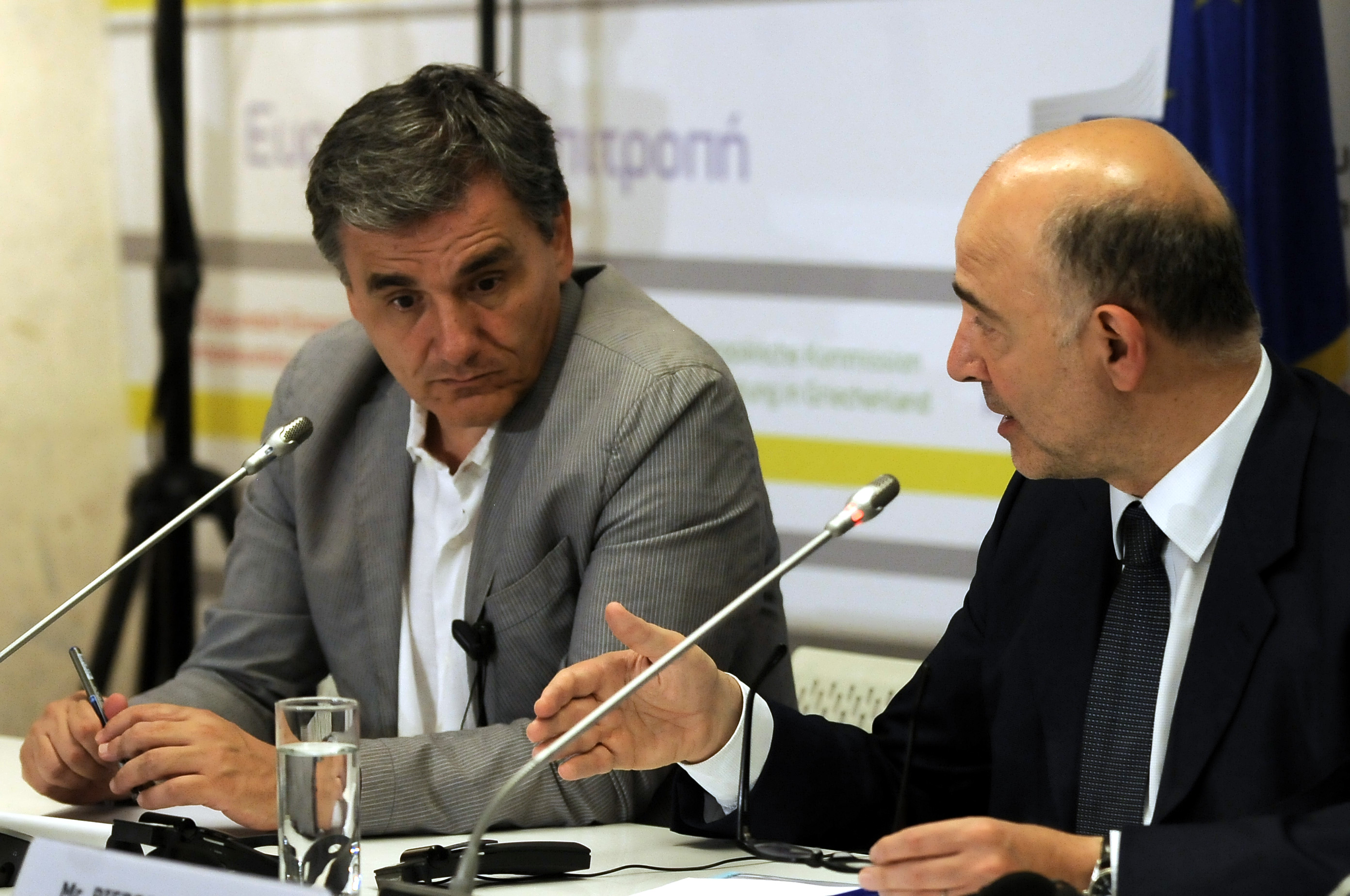 Μπλόκο Μοσκοβισί στη μείωση των πλεονασμάτων