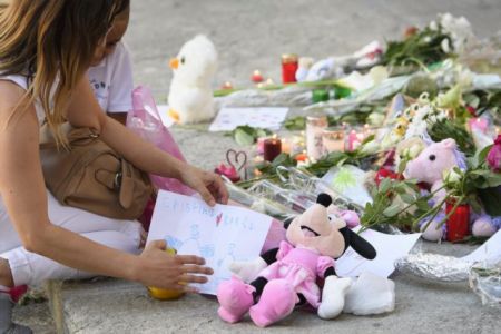 Liberation: Μόνο ένα περιπολικό έφραζε τον πεζόδρομο στη Νίκαια