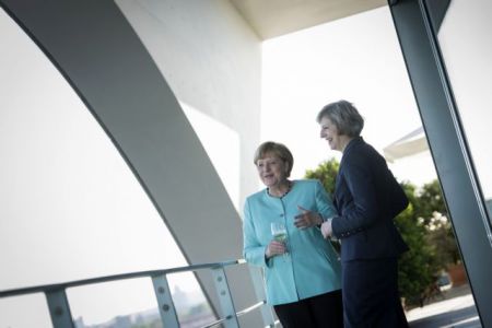 Η Μέρκελ απέρριψε το αίτημα της Μέι για διεξαγωγή παράλληλων διαπραγματεύσεων
