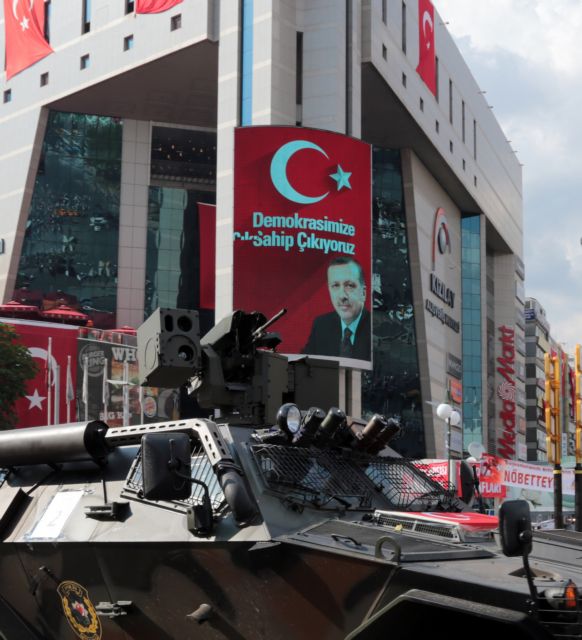 Τουρκία: Χειροπέδες σε πρώην διπλωμάτες για το αποτυχημένο πραξικόπημα