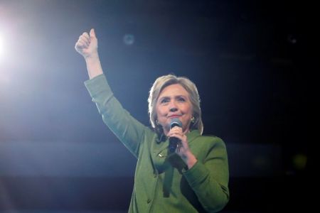 Η Κλίντον γίνεται η πρώτη γυναίκα που θα λάβει το προεδρικό χρίσμα