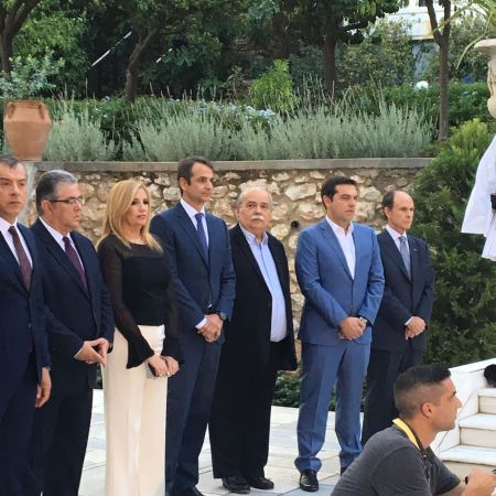 Η Δημοκρατία γιόρτασε τα 42α γενέθλιά της στον κήπο