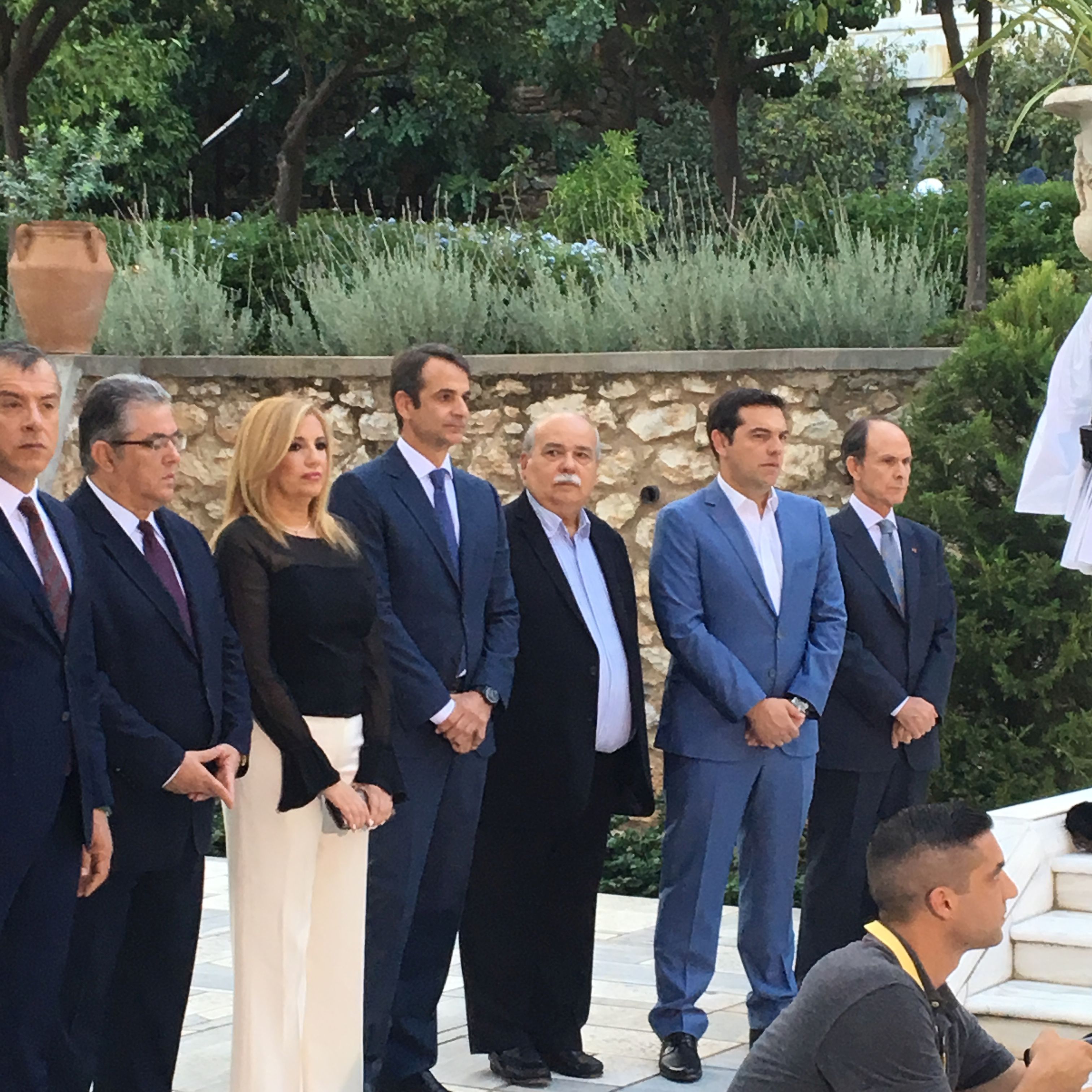 Η Δημοκρατία γιόρτασε τα 42α γενέθλιά της στον κήπο