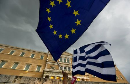 Greeks want to remain within the European Union, survey shows