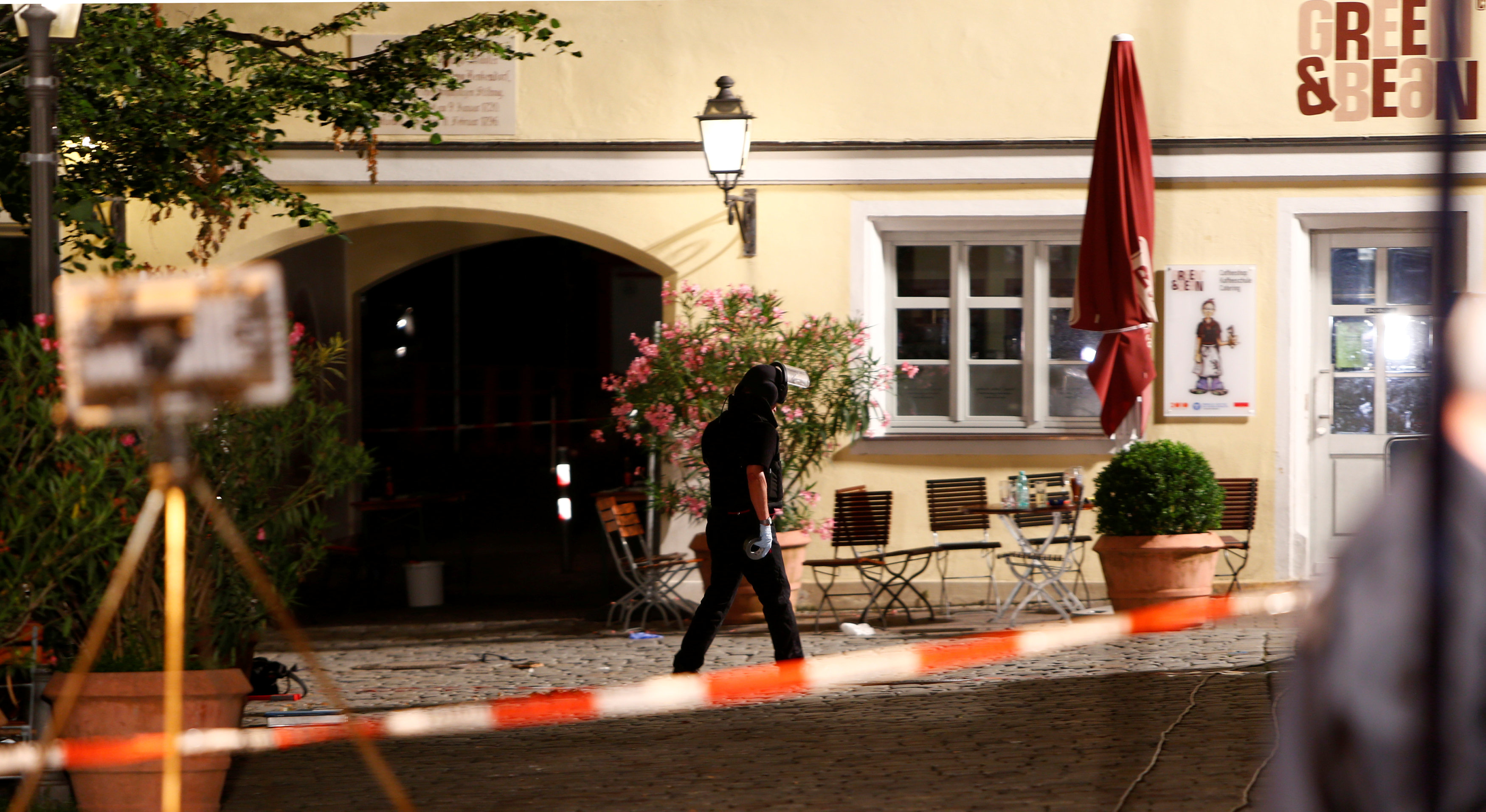 Nεκρός ο 22 χρονος σύρος βομβιστής του εστιατορίου στη Γερμανία – 12 ακόμη τραυματίες ο αιματηρός απολογισμός