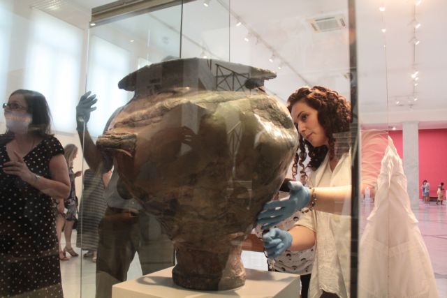 Παρουσιάζεται την Κυριακή ο «αργυρός κρατήρας της μάχης» στο Αρχαιολογικό Μουσείο