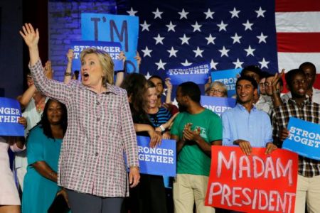 Υπόνοιες για ρωσική εμπλοκή στη διαρροή e-mail των Δημοκρατικών αφήνει η Κλίντον