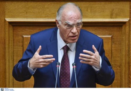 Β. Λεβέντης: Ο Τσίπρας ελπίζει σε «δεξιά παρένθεση»