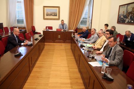 Στην Εξεταστική επιτροπή της Βουλής ο Φώτης Μπόμπολας (live)