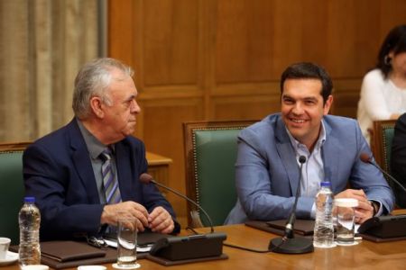 Πυρ ομαδόν από την αντιπολίτευση στις εξαγγελίες Τσίπρα