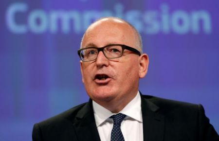 Κομισιόν: Διορία στην Πολωνία να συμμορφωθεί με τις αρχές του κράτους δικαίου