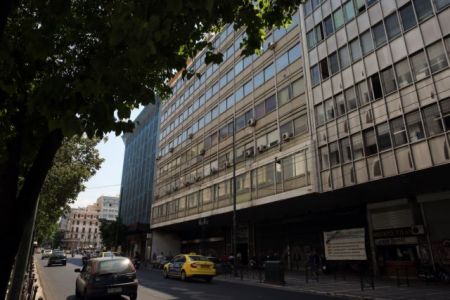 ΜΑΤ vs ξενοδοχοϋπαλλήλων στο υπουργείο Εργασίας