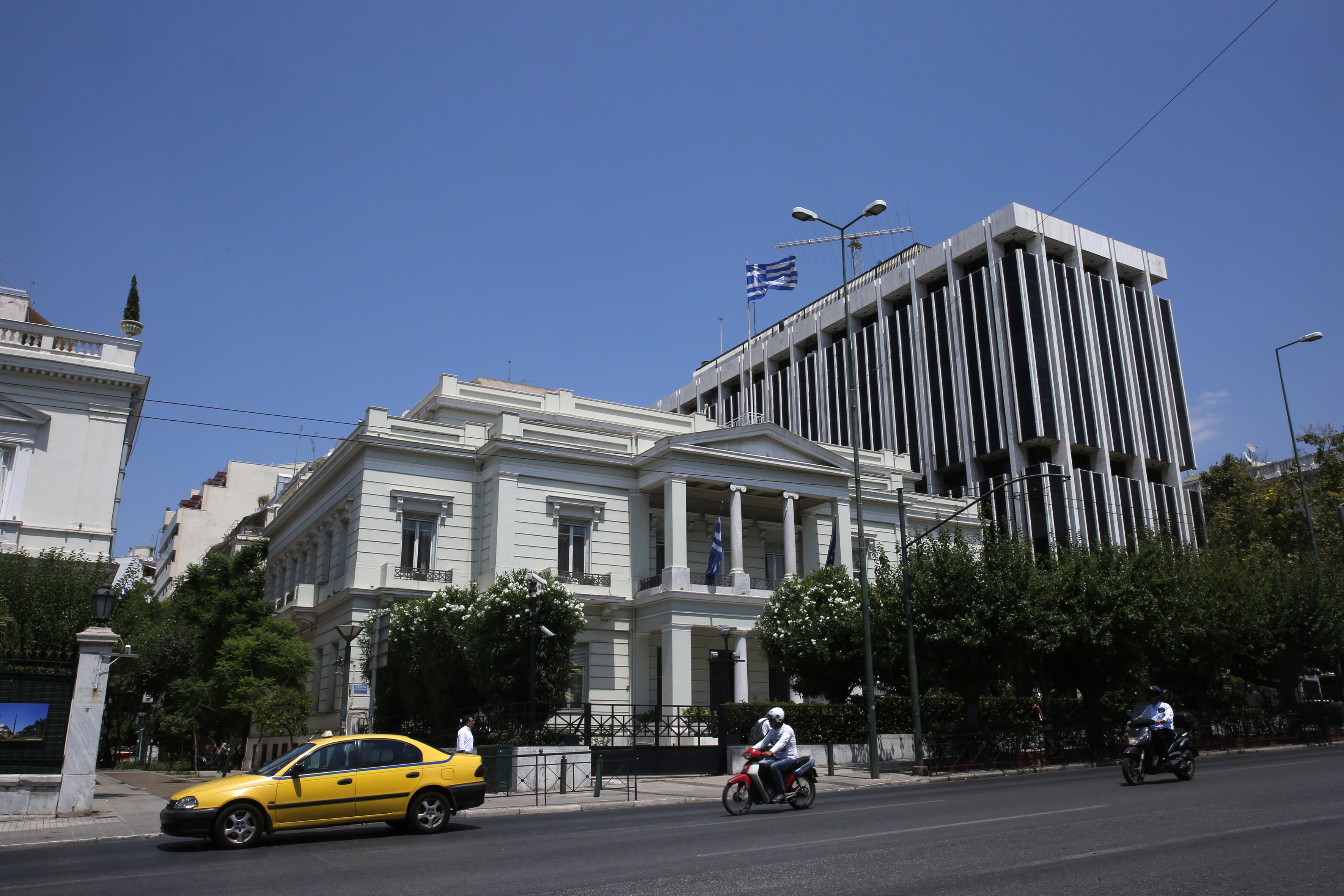 Η Αθήνα αντικαθιστά τον έλληνα πρεσβευτή στη Μόσχα