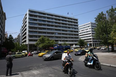 ΥΠΟΙΚ: Καμία ανησυχία για την επίτευξη του φετινού στόχου