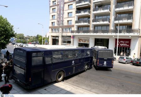 Φίλης και Παρασκευόπουλος καταδικάζουν την εισβολή στην Μητρόπολη