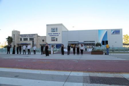 Το Δημοτικό Θέατρο Πειραιά καλωσορίζει τους τουρίστες στην Ε12