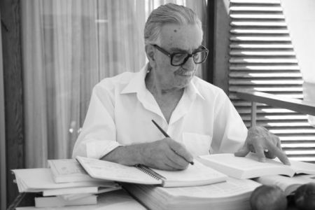 Ληναίος σε ρόλο Καζαντζάκη