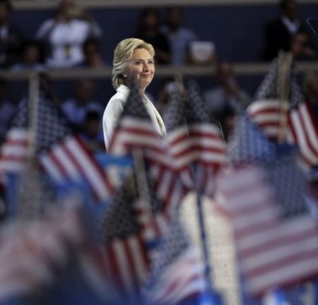Χίλαρι Κλίντον: Χρειαζόμαστε σταθερή ηγεσία και συλλογικό πνεύμα