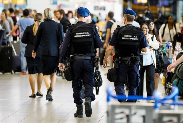 Συνελήφθη ένας άνδρας σε αυτοκινητόδρομο κοντά στο αεροδρόμιο του Αμστερνταμ | tovima.gr