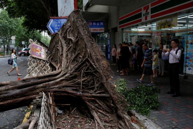 Βιετνάμ: Δύο νεκροί από το πέρασμα του τυφώνα «Nida» | tovima.gr
