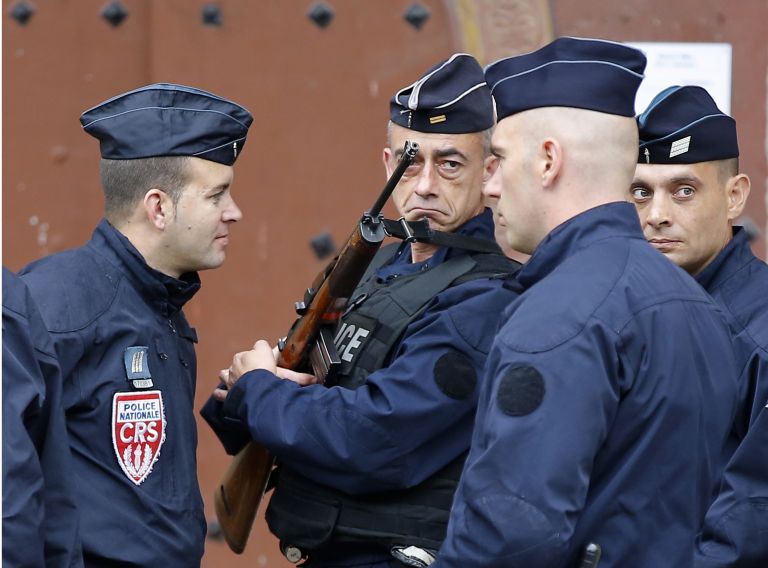 Βέλγιο: Επίθεση με ματσέτα κατά δύο αστυνομικών στο Σαρλερουά | tovima.gr
