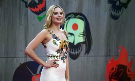 Σίβυλλα alert! Η Μάργκοτ, η Σαρλίζ της… Κρήτης και οι άλλες εκρηκτικές ξανθιές