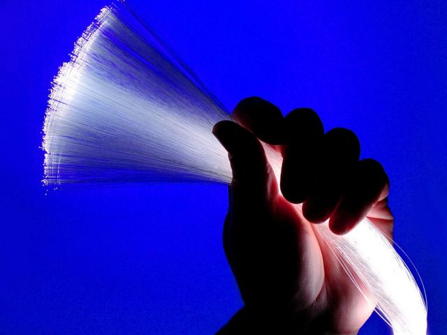 OECD: Greece lagging behind on fiber optics Internet access
