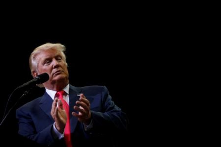 «Φταίνε τα ναρκωτικά» δηλώνει ο Ντόναλντ Τραμπ για τα επεισόδια στο Σάρλοτ