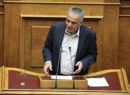 Βουλή: Ένταση για προσθήκη τροπολογίας στο νομοσχέδιο για τις ΑΠΕ
