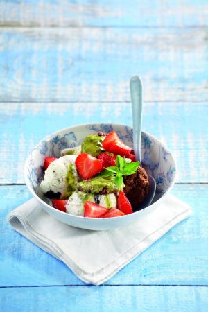 Γλυκό «πέστο» με παγωτό και μπισκότα