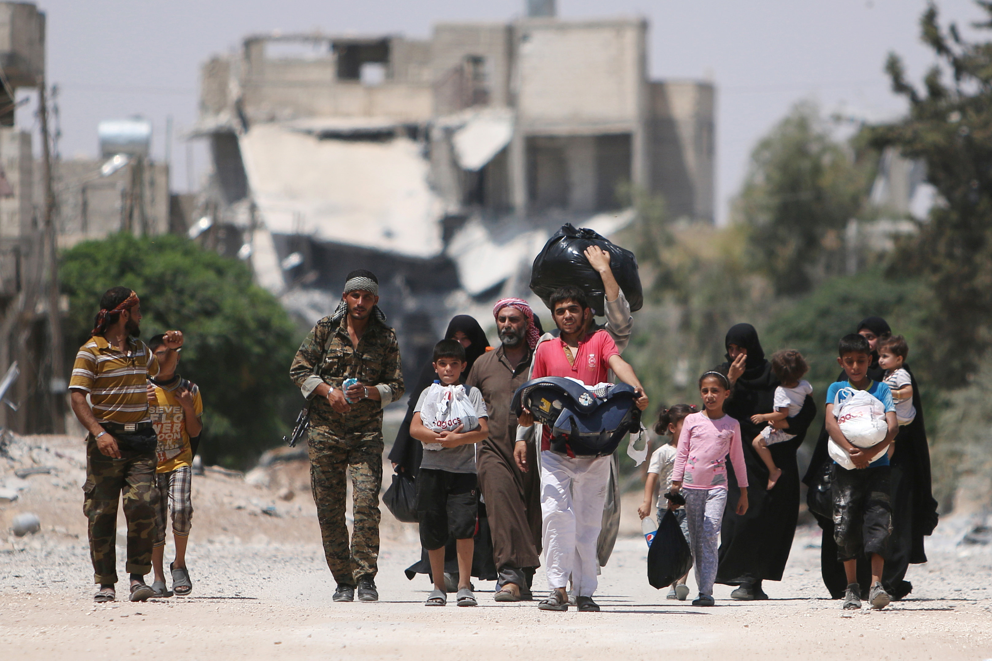 Συρία: Τουλάχιστον 42 νεκροί άμαχοι στη Ράκα από αεροπορικές επιδρομές