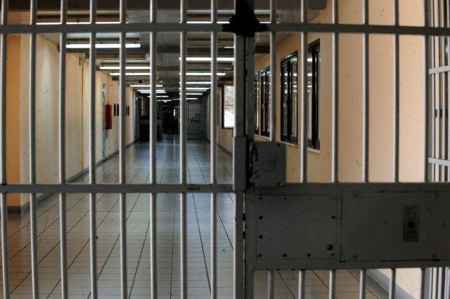 Κέρκυρα: Σύλληψη τεσσάρων κρατουμένων για οπλοκατοχή | tovima.gr