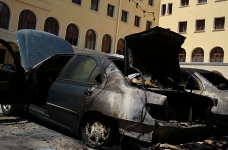 «Ιερή» αγανάκτηση για τις μολότοφ στην Μονή Πετράκη