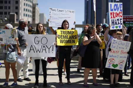 Προειδοποιήσεις από τον ΟΗΕ για τη «δημαγωγία» Τραμπ, Λεπέν, λοιπών