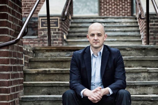 Εβαν Μακ Μάλιν: Ο άγνωστος που θέλει να φρενάρει τον Τραμπ