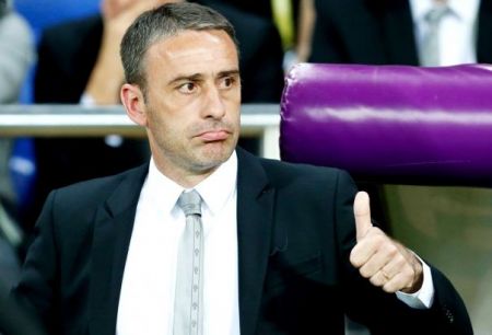 Επίσημα προπονητής του Ολυμπιακού ο Μπέντο