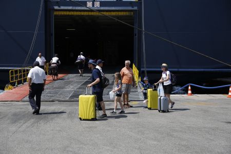 Αναχωρούν για τις διακοπές τους οι Αθηναίοι