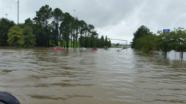 «Ιστορικές» πλημμύρες στη Λουιζιάνα – Τρεις νεκροί, χιλιάδες διασωθέντες | tovima.gr
