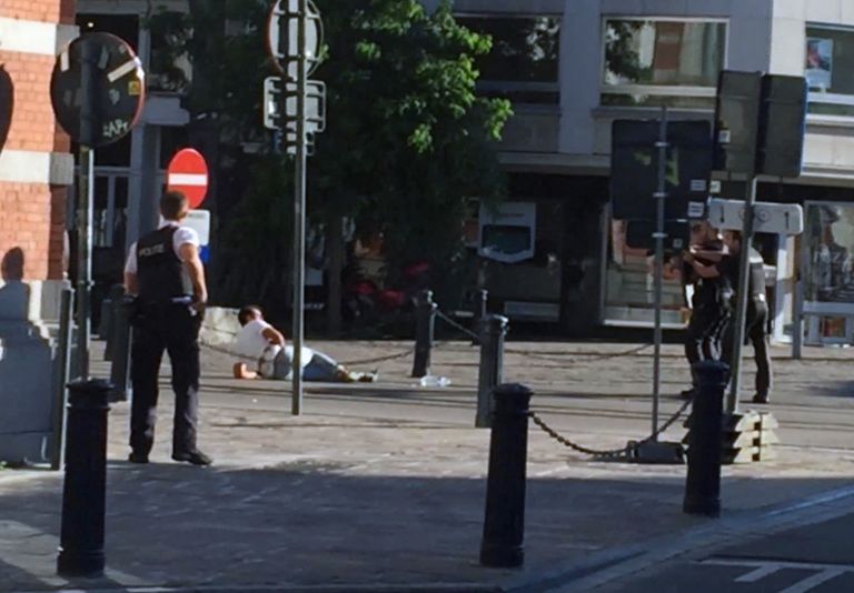 Γυναίκα επιτέθηκε με μαχαίρι σε επιβάτες λεωφορείου στις Βρυξέλλες | tovima.gr