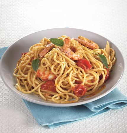 Σπαγγέτι με γαρίδες και πέστο βασιλικού