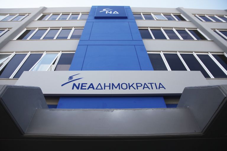 Μετωπική σύγκρουση ΝΔ-κυβέρνησης για τις τηλεοπτικές άδειες | tovima.gr