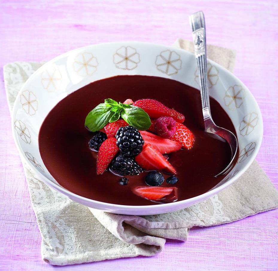 «Σούπα» πικρής σοκολάτας με κόκκινα φρούτα