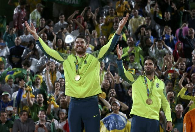Μπιτς βόλεϊ (Α): Η Βραζιλία πανηγύρισε το χρυσό | tovima.gr