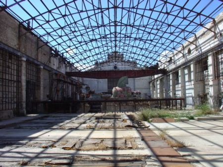 Ρημάζει το εργοστάσιο της ΔΕΗ στο Φάληρο