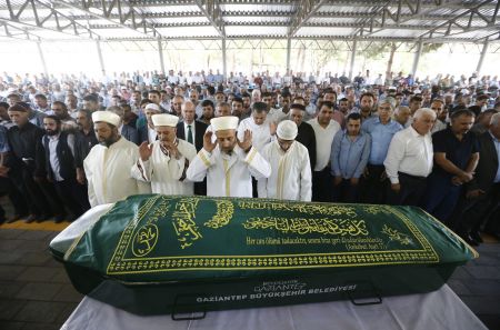 Επιφυλακτικός ο Τούρκος πρωθυπουργός για τα περί παιδιού-καμικάζι