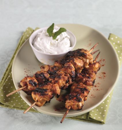 Η ΠΡΟΤΑΣΗ ΤΗΣ ΗΜΕΡΑΣ Μαριναρισμένο κοτόπουλο με μπαχαρικά και σος γιαουρτιού