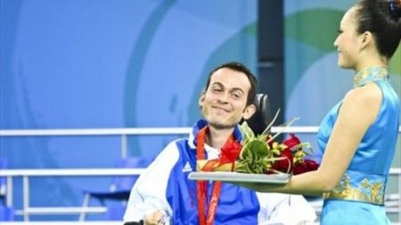 Ο Γρηγόρης Πολυχρονίδης σημαιοφόρος της Ελλάδας στην τελετή έναρξης των Παραολυμπιακών