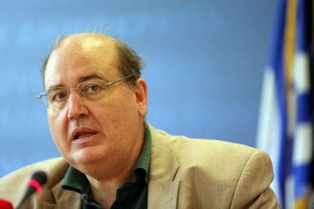 Φίλης: Δεν πρέπει να υπάρχουν λευκές σελίδες στα βιβλία της ιστορίας