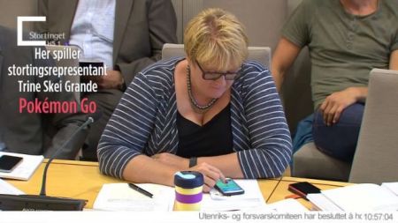 Νορβηγία: Τσάκωσαν αρχηγό κόμματος να παίζει Pokemon σε συζήτηση για την Αμυνα