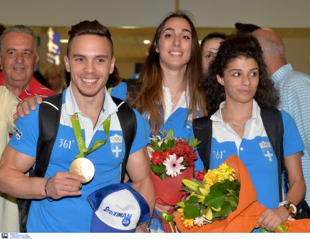 Στην Αθήνα ο «χρυσός» Πετρούνιας: Κομμάτι του μεταλλίου μου οι Ελληνες